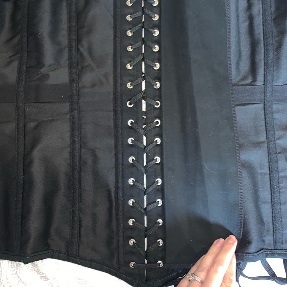 Steel boned corset - Picture 6 of 9